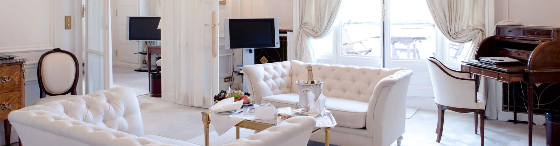 Service haut-de-gamme de conciergerie Airbnb - Mon Petit Faré Paris blog - Transformer un Local Commercial en Location Airbnb : Guide Pratique